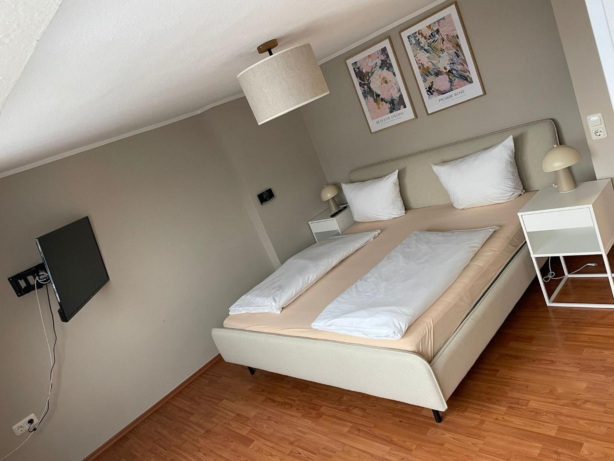 Homie Stay Schiestlstrasse - Moderne Dachgeschosswohnung Mit 2 Schlafzimmern Würzburg Kültér fotó