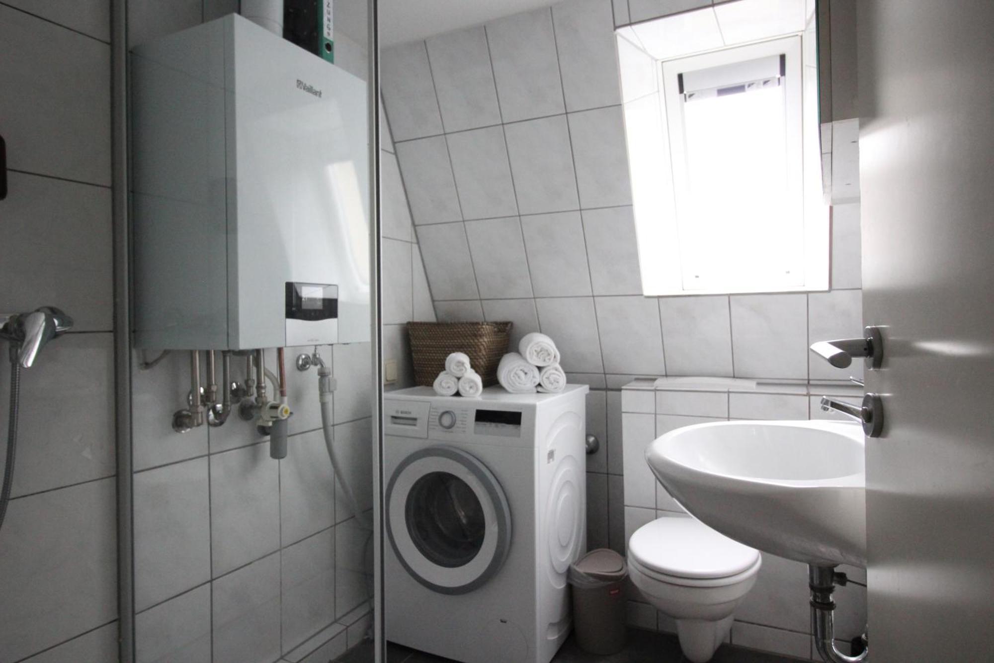 Homie Stay Schiestlstrasse - Moderne Dachgeschosswohnung Mit 2 Schlafzimmern Würzburg Kültér fotó
