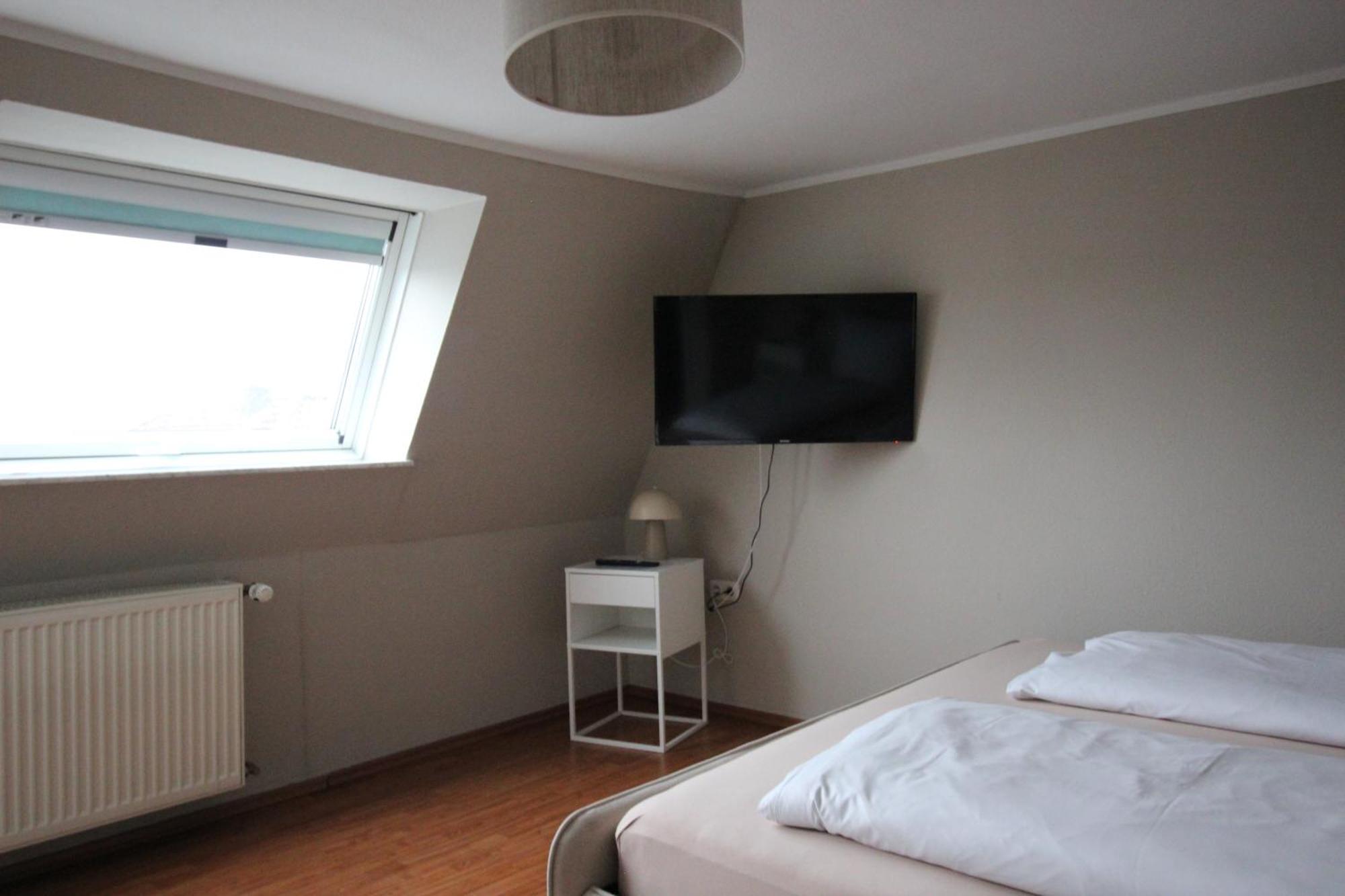 Homie Stay Schiestlstrasse - Moderne Dachgeschosswohnung Mit 2 Schlafzimmern Würzburg Kültér fotó